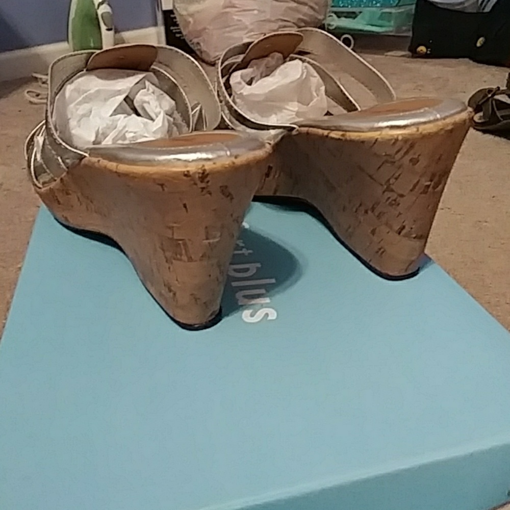 Clogs - Picture 3 of 3